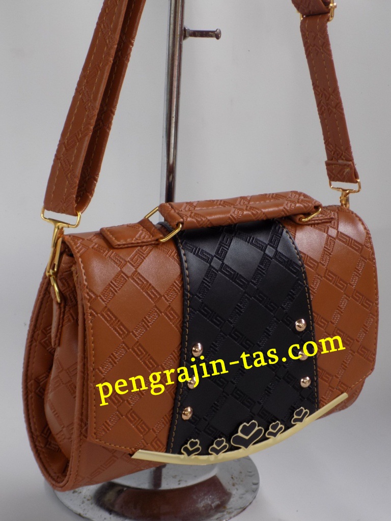 pengrajin-tas-kudus-0015-coklat