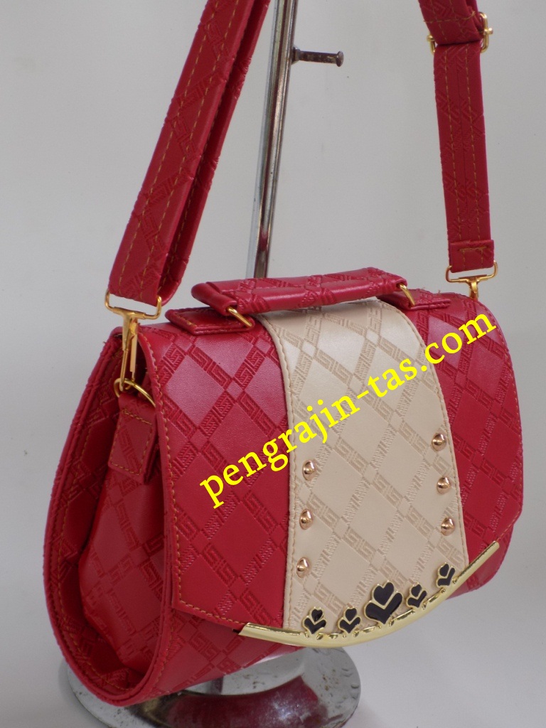 pengrajin-tas-kudus-0015-merah